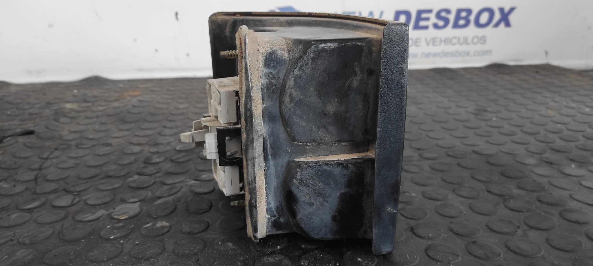 Recambio de PILOTO TRASERO DERECHO para RENAULT 21 NEVADA (K48) J7R750 referencia OEM IAM 7700769956   - BLANCO 2