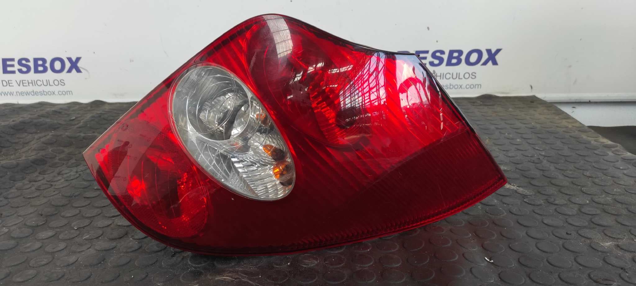 Recambio de PILOTO TRASERO DERECHO para RENAULT LAGUNA II GRANDTOUR (KG0) 1.9 dCi Diesel F9Q C7 referencia OEM IAM 8200002472   - DORADO