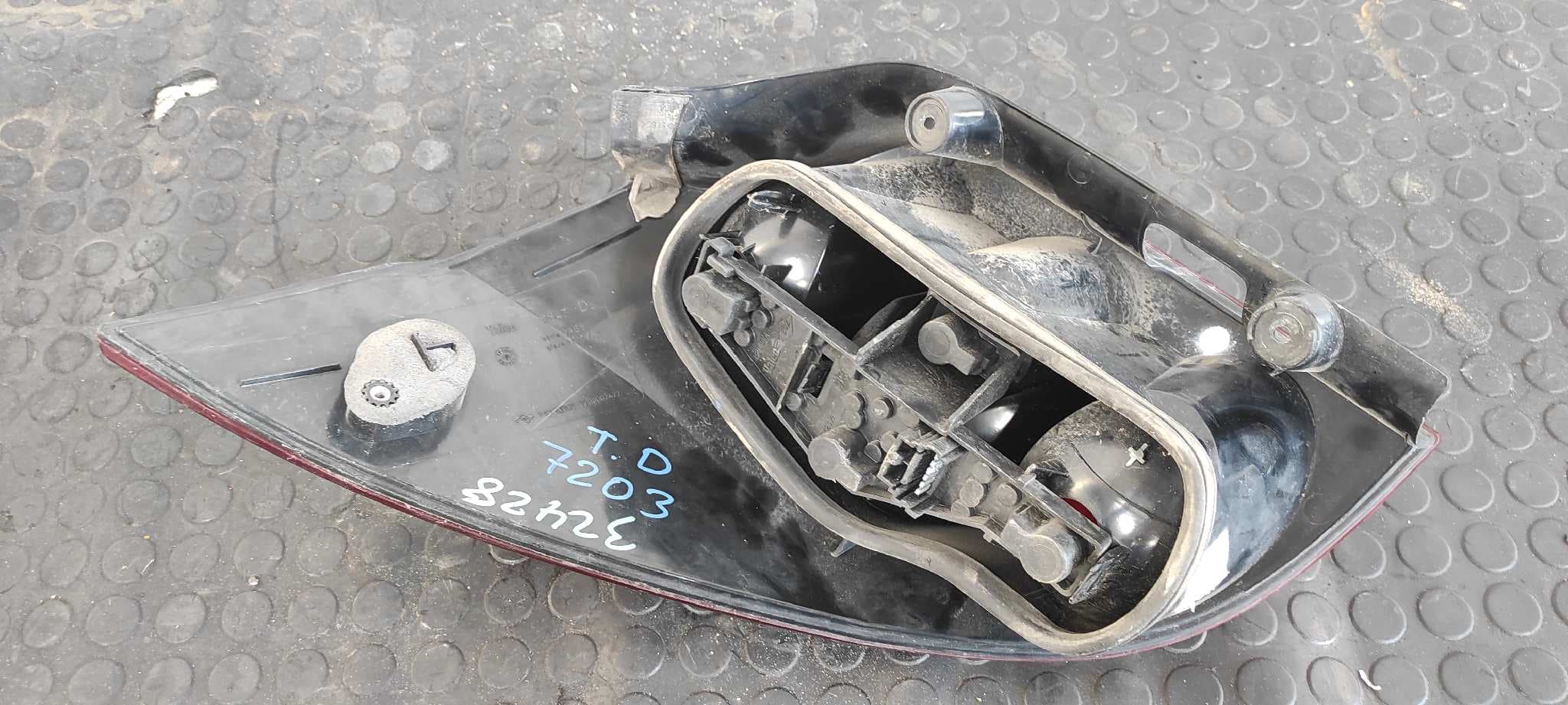Recambio de PILOTO TRASERO DERECHO para RENAULT LAGUNA II GRANDTOUR (KG0) 1.9 dCi Diesel F9Q C7 referencia OEM IAM 8200002472   - DORADO 4