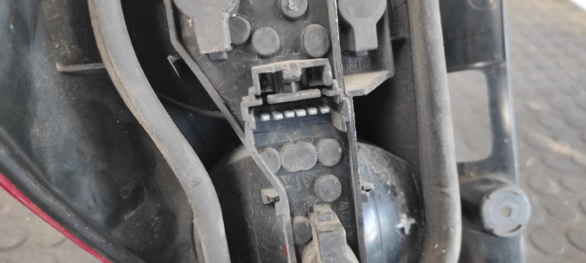 Recambio de PILOTO TRASERO DERECHO para RENAULT LAGUNA II GRANDTOUR (KG0) 1.9 dCi Diesel F9Q C7 referencia OEM IAM 8200002472   - DORADO 5