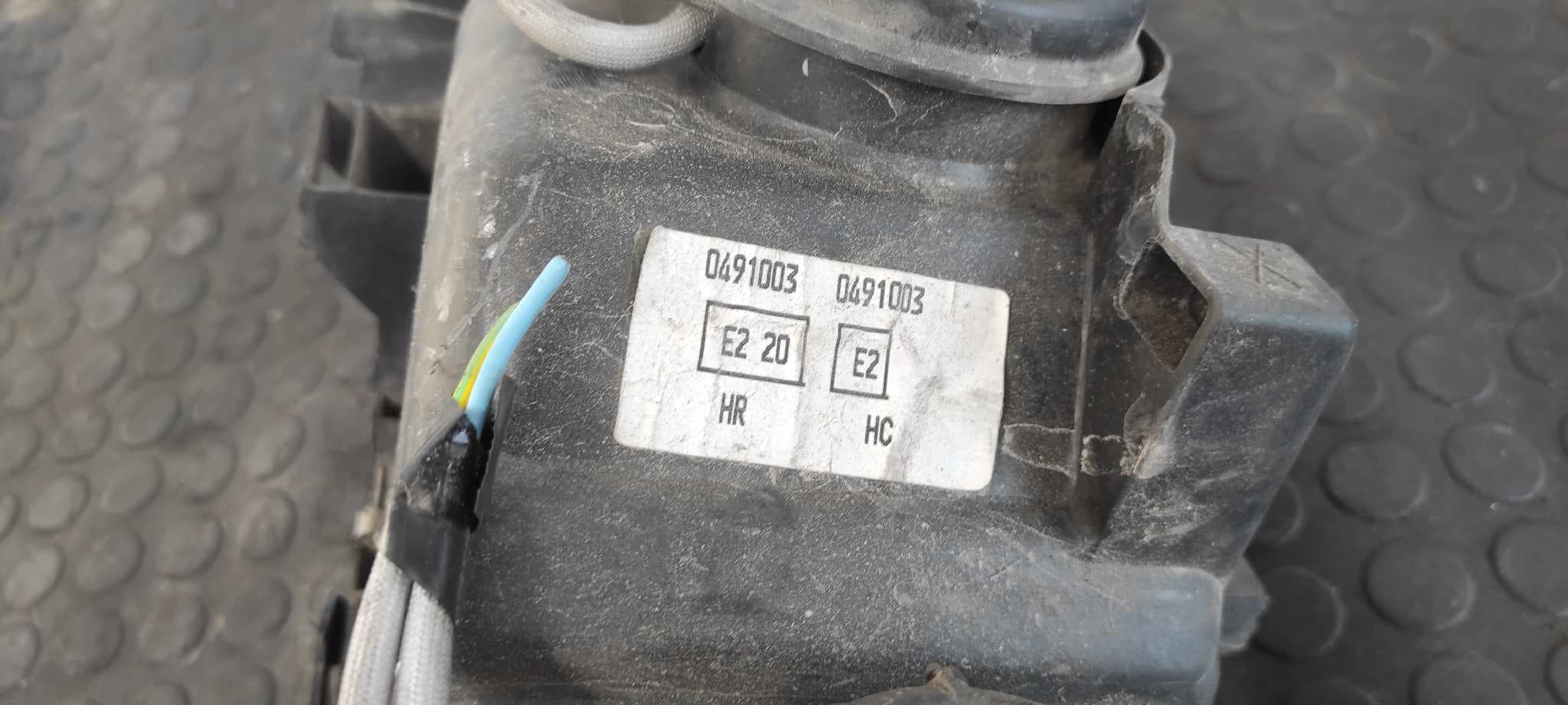 Recambio de FARO IZQUIERDO para PEUGEOT 605 2.0 Turbo CAT RGY referencia OEM IAM 60916650   - GRANATE 9