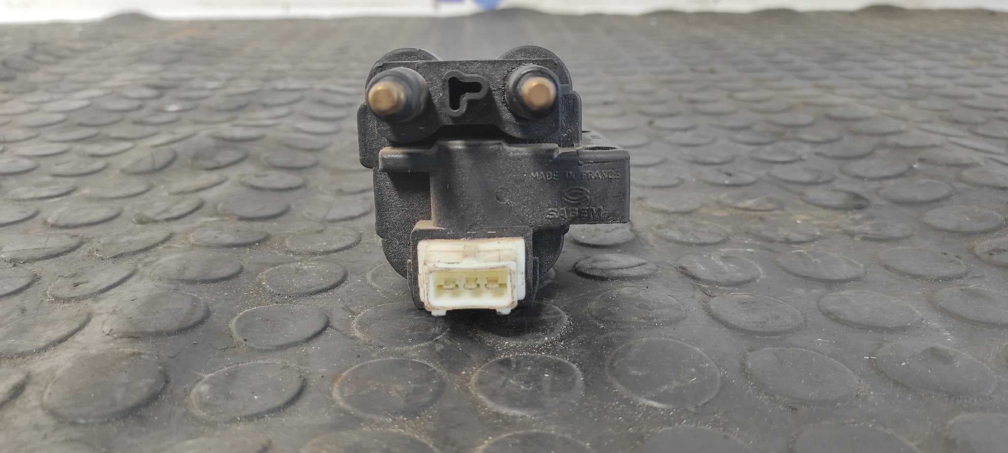 Recambio de BOBINA ENCENDIDO para RENAULT MEGANE I BERLINA HATCHBACK (BA0) K7M702 referencia OEM IAM 2526111A