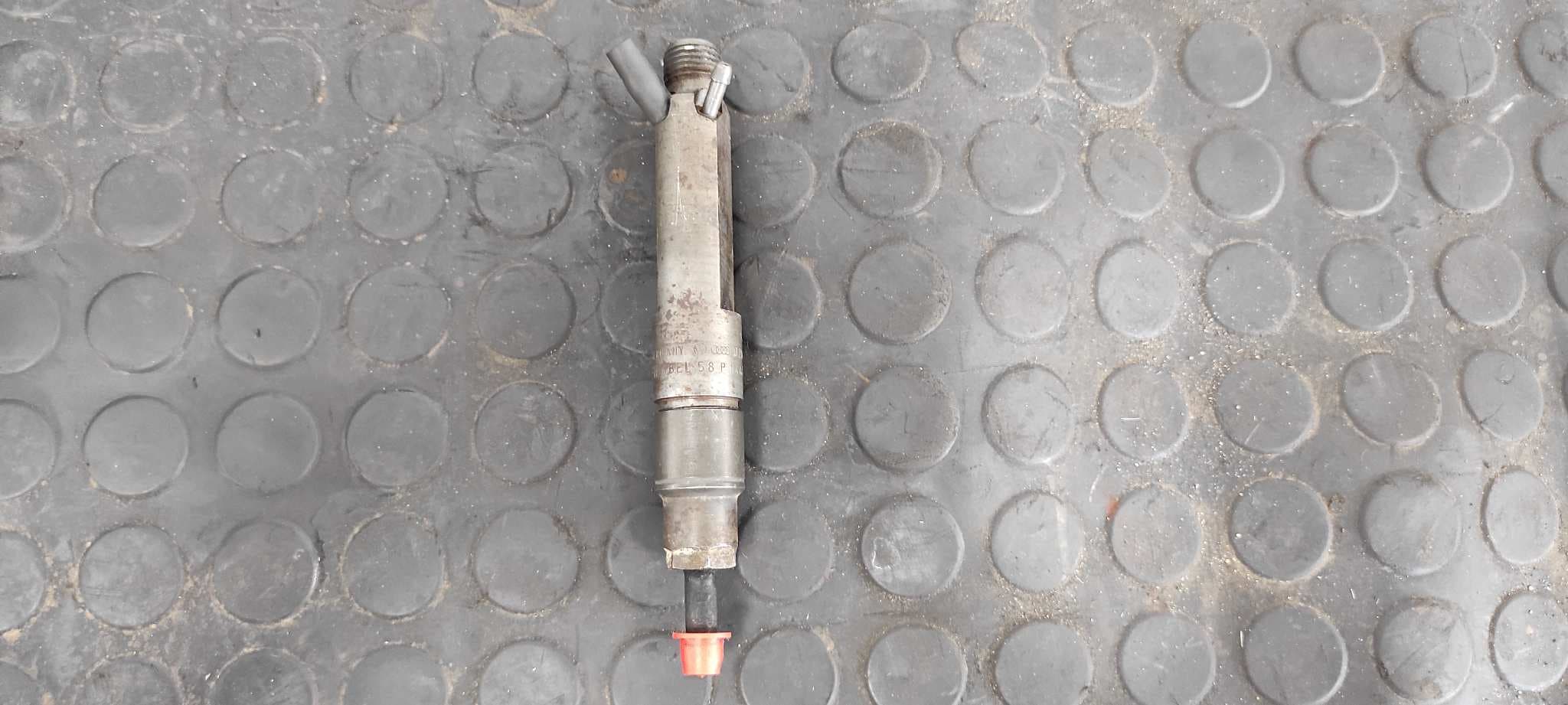 Recambio de INYECTOR para SEAT LEON (1M1) AHF referencia OEM IAM 028130201T