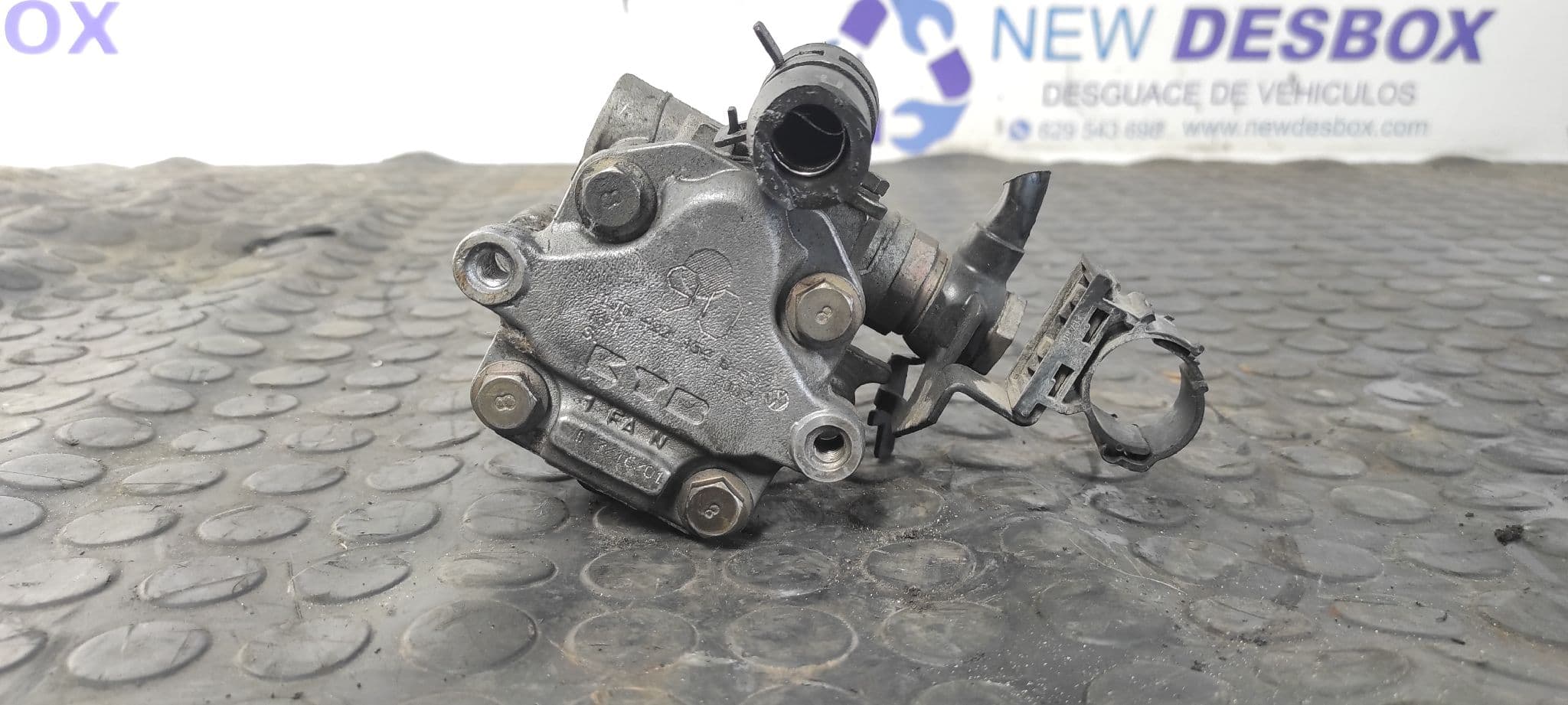 Recambio de BOMBA DIRECCION para VOLKSWAGEN GOLF IV BERLINA (1J1) 1.6 16V AZD        referencia OEM IAM 1J0422154B   - NEGRO 4