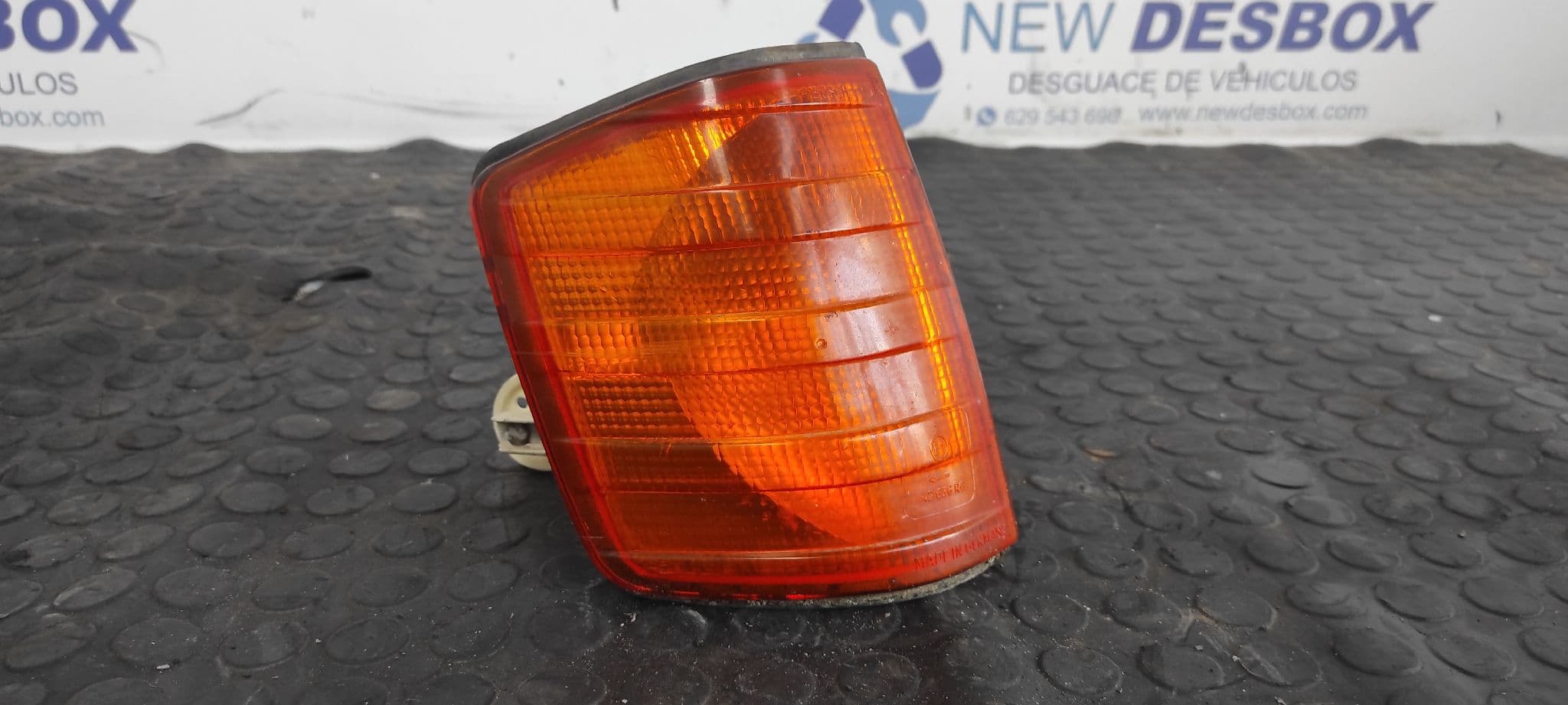 Recambio de PILOTO DELANTERO DERECHO para MERCEDES-BENZ CLASE C (W201) BERLINA 2.3-16 E 190 (201.034) M102983 referencia OEM IAM 42656R6   - ROJO