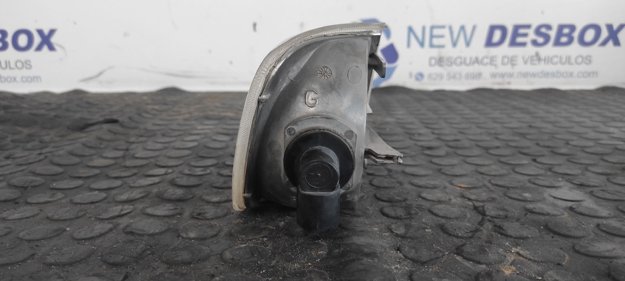 Recambio de PILOTO DELANTERO IZQUIERDO para PEUGEOT 405 BERLINA Embassy D D9BXUD9A referencia OEM IAM 10840   - BLANCO 3