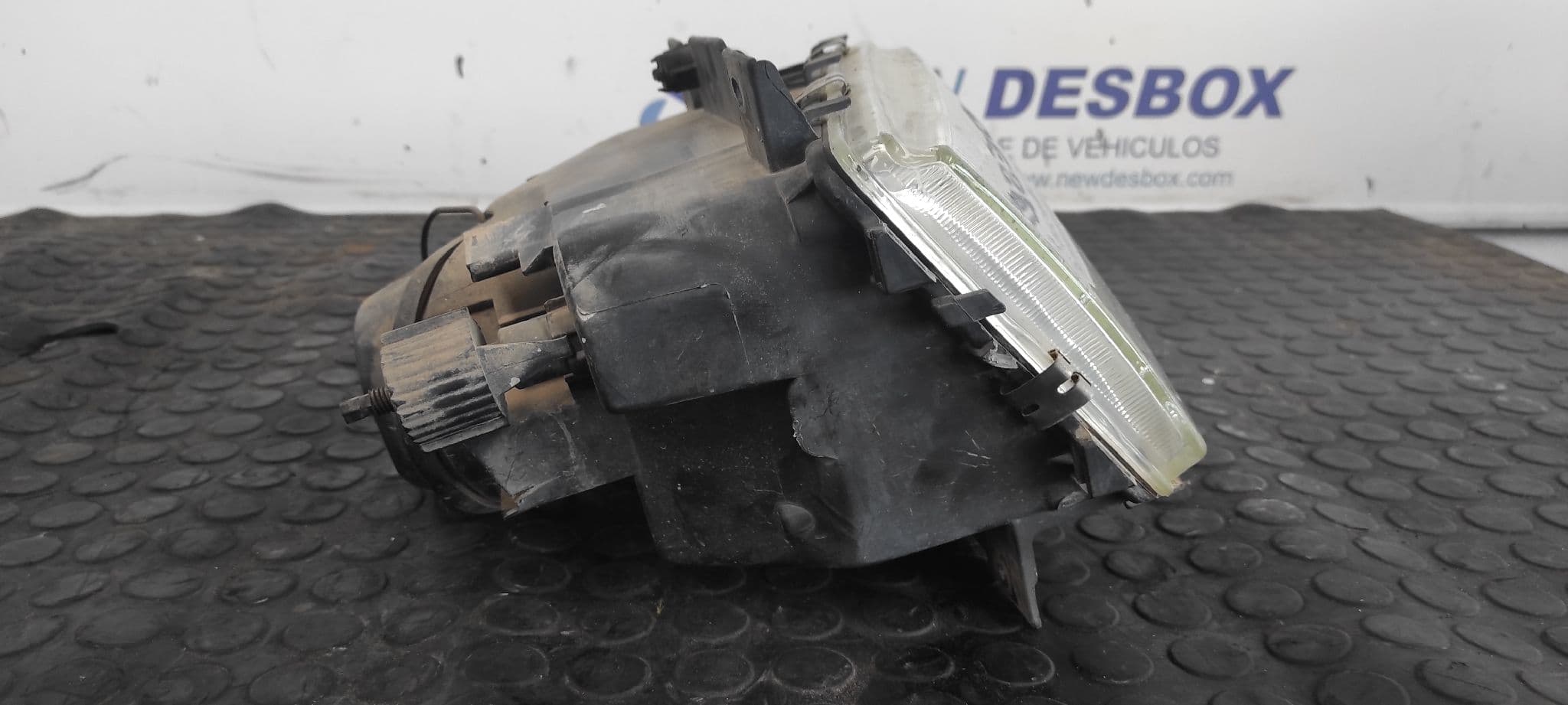 Recambio de FARO DERECHO para PEUGEOT 405 BERLINA Embassy D D9BXUD9A referencia OEM IAM 0286011   - BLANCO 2