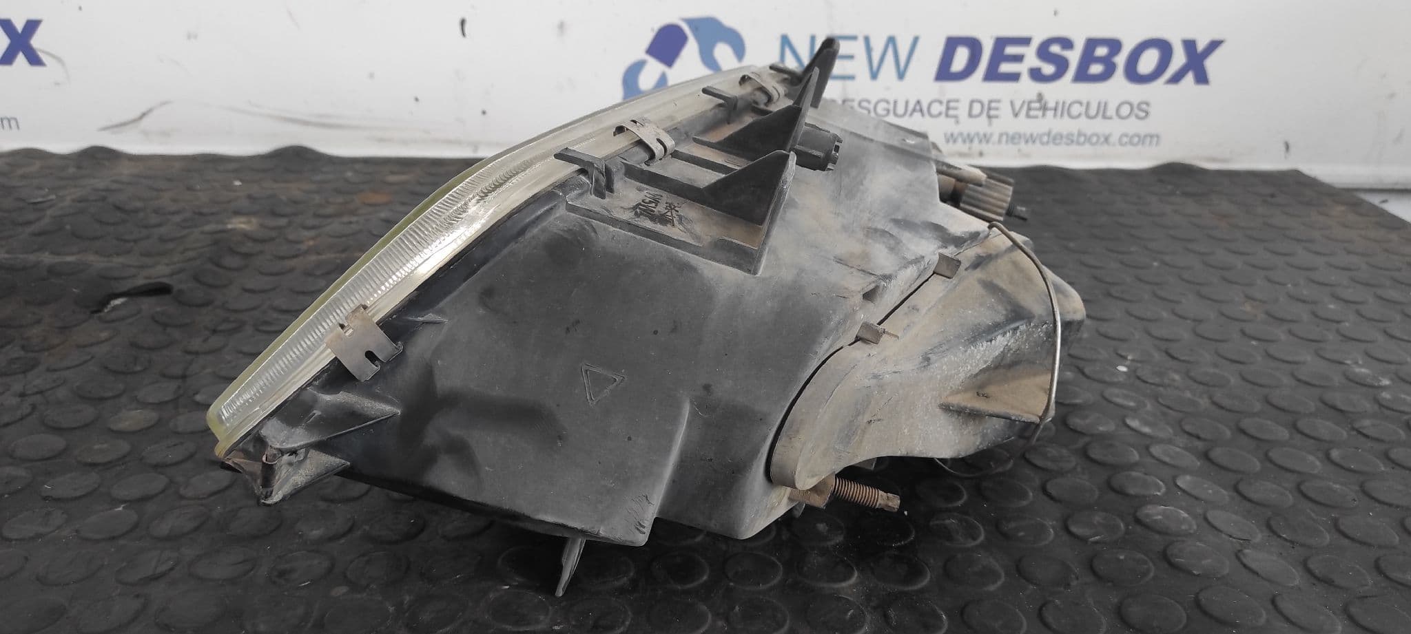 Recambio de FARO DERECHO para PEUGEOT 405 BERLINA Embassy D D9BXUD9A referencia OEM IAM 0286011   - BLANCO 3