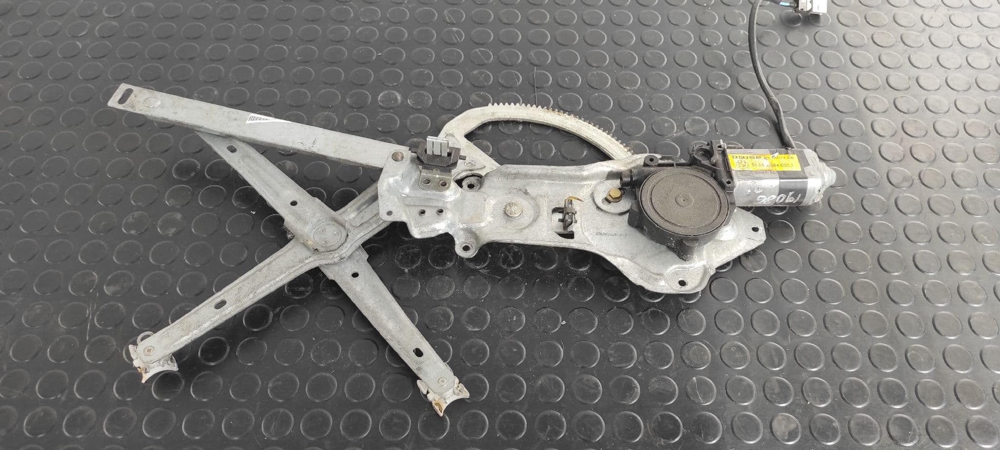 Recambio de ELEVALUNAS DELANTERO DERECHO para BMW SERIE 5 BERLINA (E34) 525i (141kW) M50B25 referencia OEM IAM 513219440709   - BLANCO