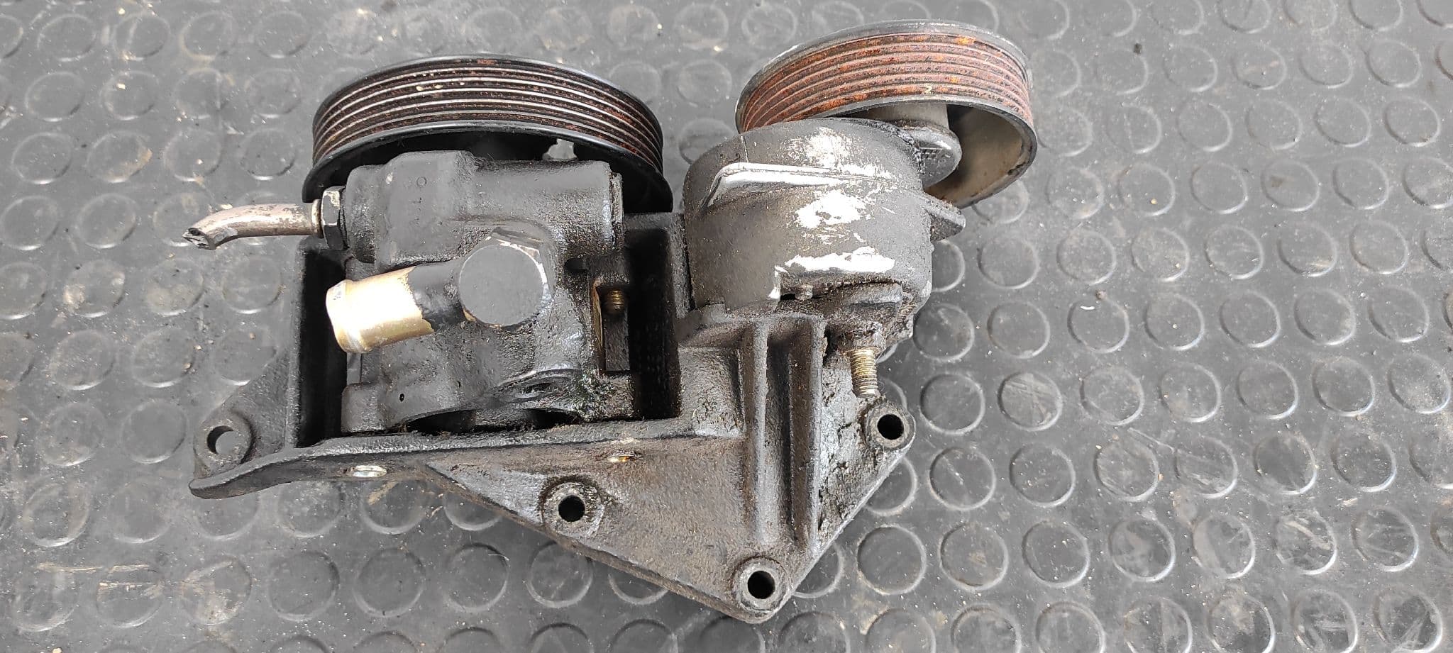 Recambio de BOMBA DIRECCION para FORD PUMA (CCE) 1.7 16V CAT MHA referencia OEM IAM 96MF3A733AE   - ROJO 2