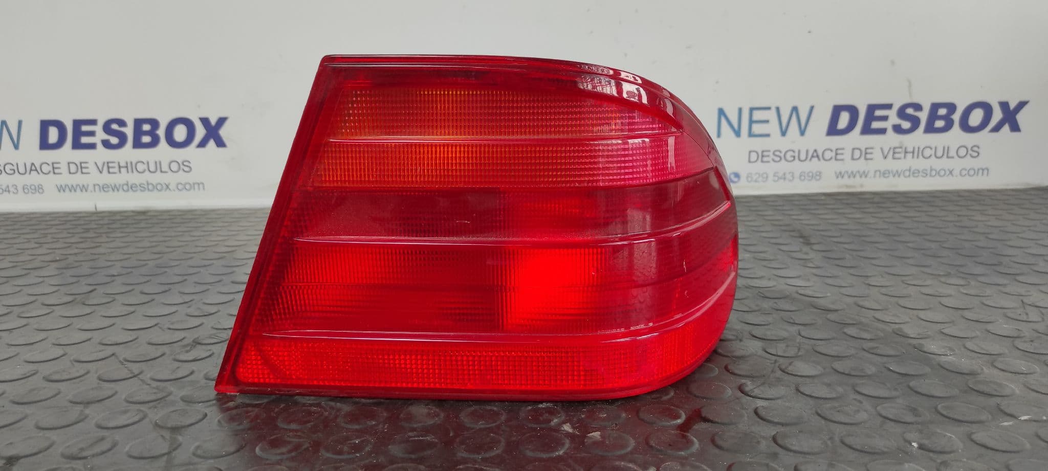 Recambio de PILOTO TRASERO DERECHO para MERCEDES-BENZ CLASE E (W210) BERLINA 3.2 V6 18V CAT 112941 referencia OEM IAM A2108204464   - PLATA