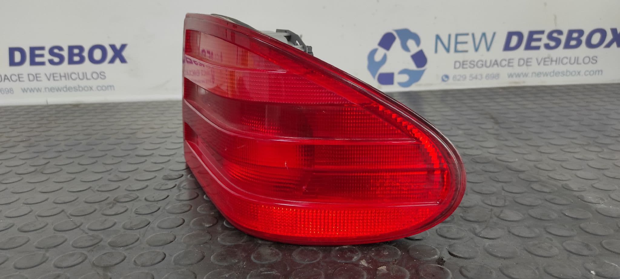 Recambio de PILOTO TRASERO DERECHO para MERCEDES-BENZ CLASE E (W210) BERLINA 3.2 V6 18V CAT 112941 referencia OEM IAM A2108204464   - PLATA 5