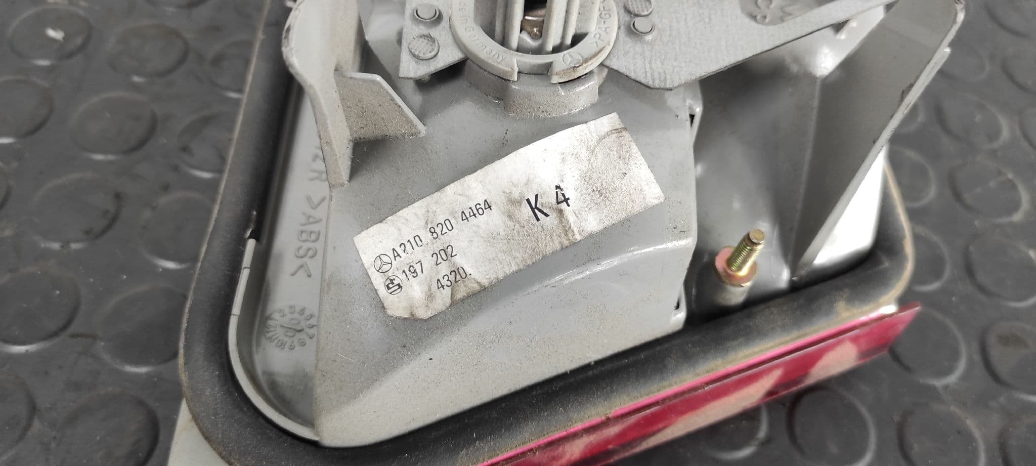Recambio de PILOTO TRASERO DERECHO para MERCEDES-BENZ CLASE E (W210) BERLINA 3.2 V6 18V CAT 112941 referencia OEM IAM A2108204464   - PLATA 8