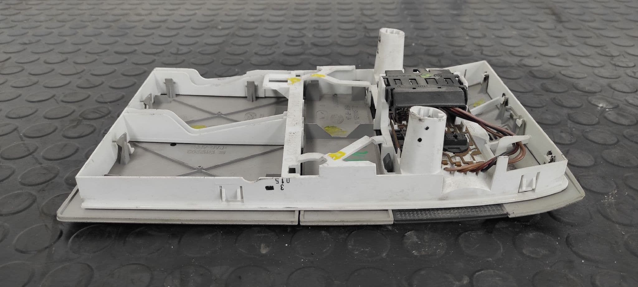 Recambio de LUZ INTERIOR para OPEL ASTRA H BER. Edition Z19DTH referencia OEM IAM 13111824   - NEGRO 4