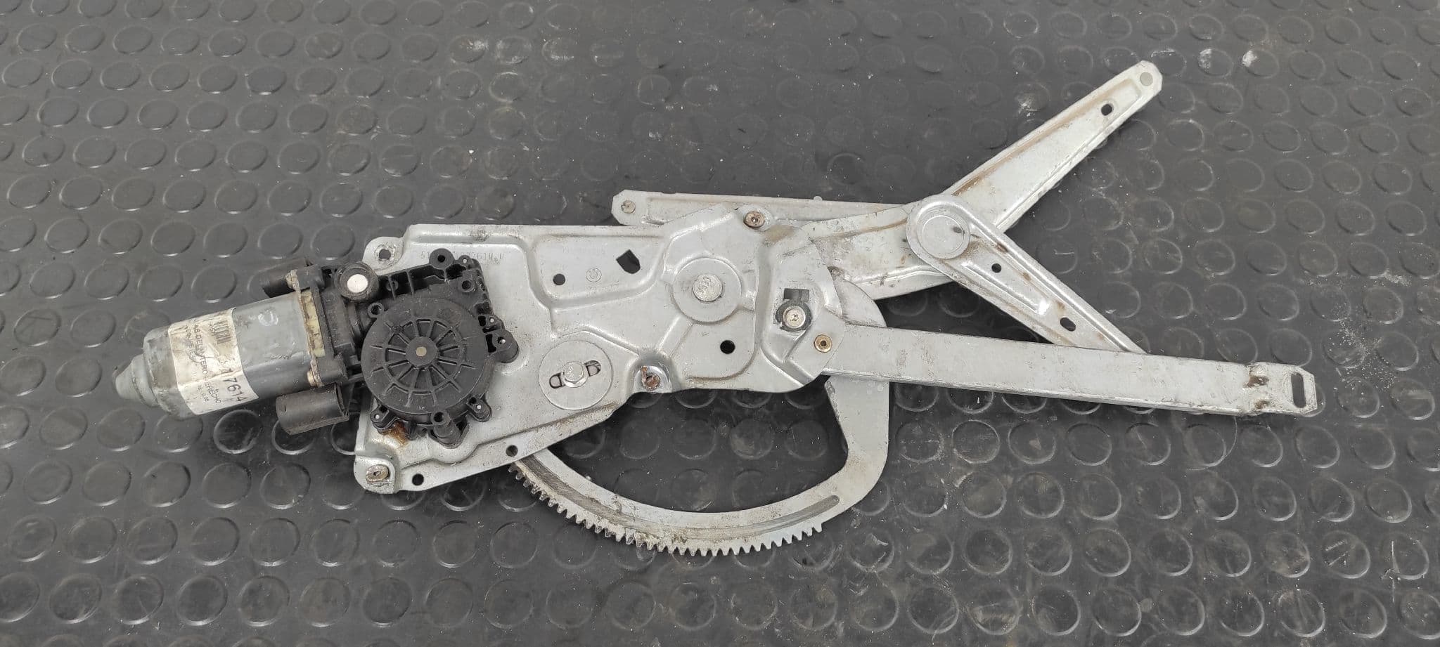 Recambio de ELEVALUNAS DELANTERO DERECHO para BMW SERIE 3 BERLINA (E36) M43B16 referencia OEM IAM 513319776100   -           ROJO