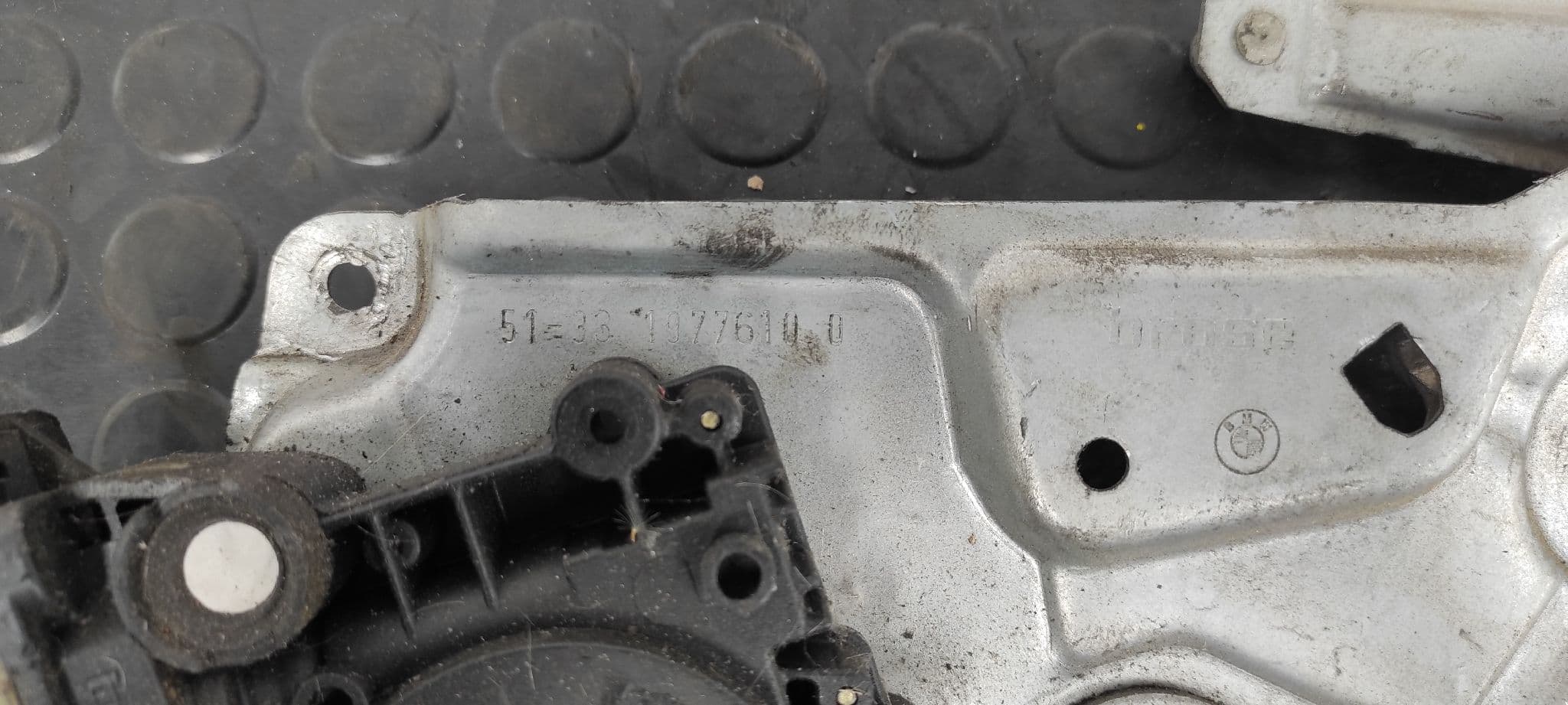 Recambio de ELEVALUNAS DELANTERO DERECHO para BMW SERIE 3 BERLINA (E36) M43B16 referencia OEM IAM 513319776100   -           ROJO 4