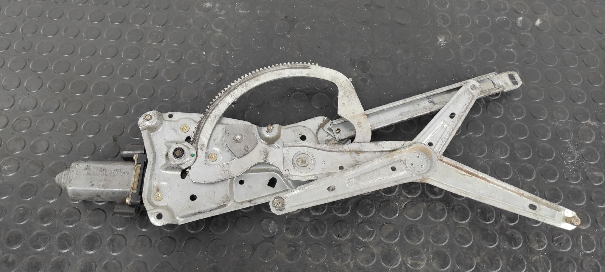 Recambio de ELEVALUNAS DELANTERO DERECHO para BMW SERIE 3 BERLINA (E36) M43B16 referencia OEM IAM 513319776100   -           ROJO 5