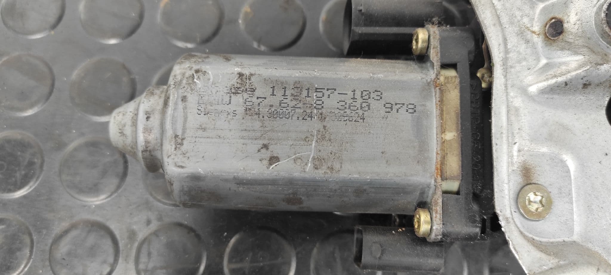 Recambio de ELEVALUNAS DELANTERO DERECHO para BMW SERIE 3 BERLINA (E36) M43B16 referencia OEM IAM 513319776100   -           ROJO 2