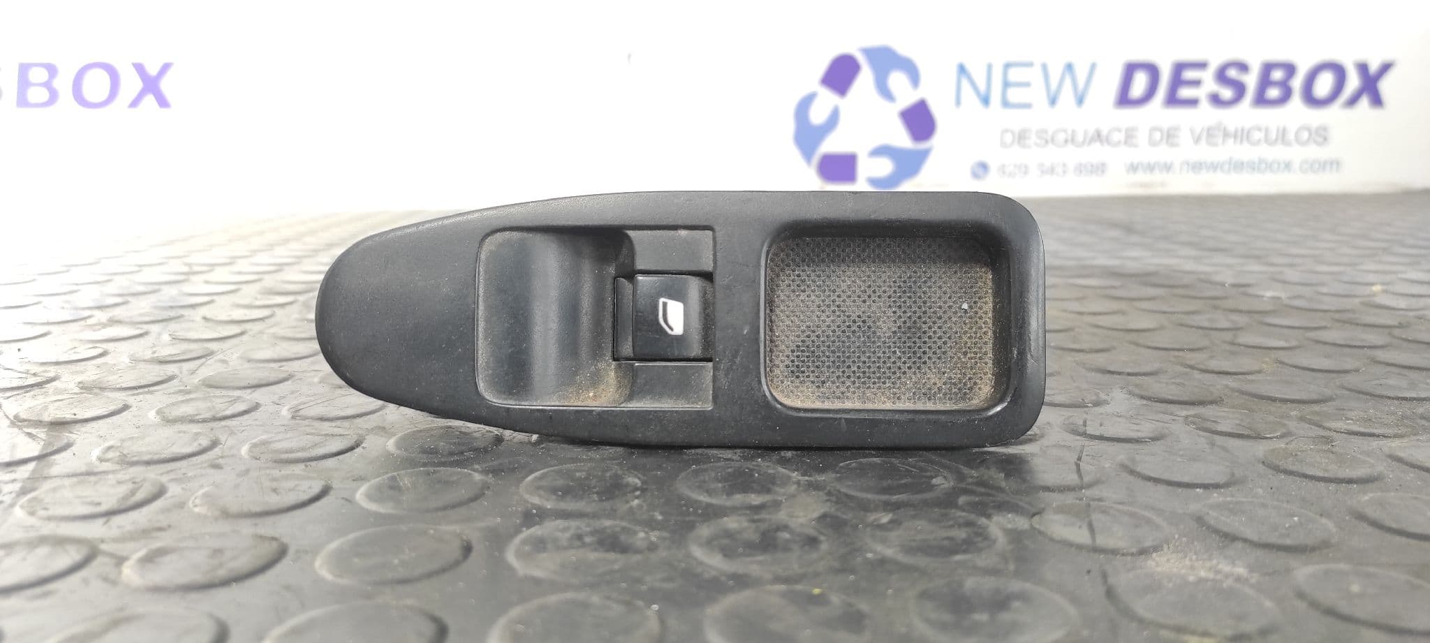Recambio de MANDO ELEVALUNAS DELANTERO DERECHO para CITROEN JUMPY HDi 90 27 L1H1 Furgón referencia OEM IAM 4996130   - ROJO