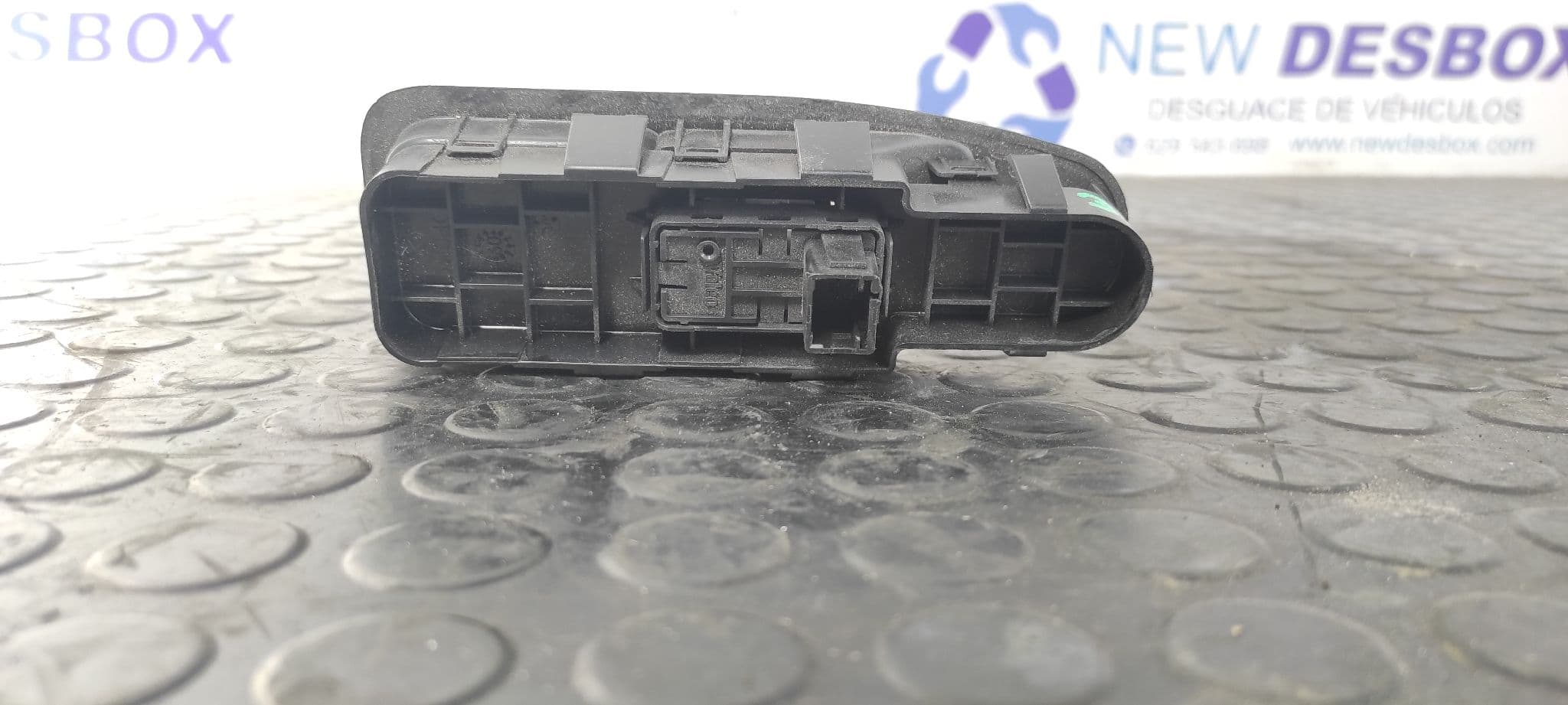 Recambio de MANDO ELEVALUNAS DELANTERO DERECHO para CITROEN JUMPY HDi 90 27 L1H1 Furgón referencia OEM IAM 4996130   - ROJO 5