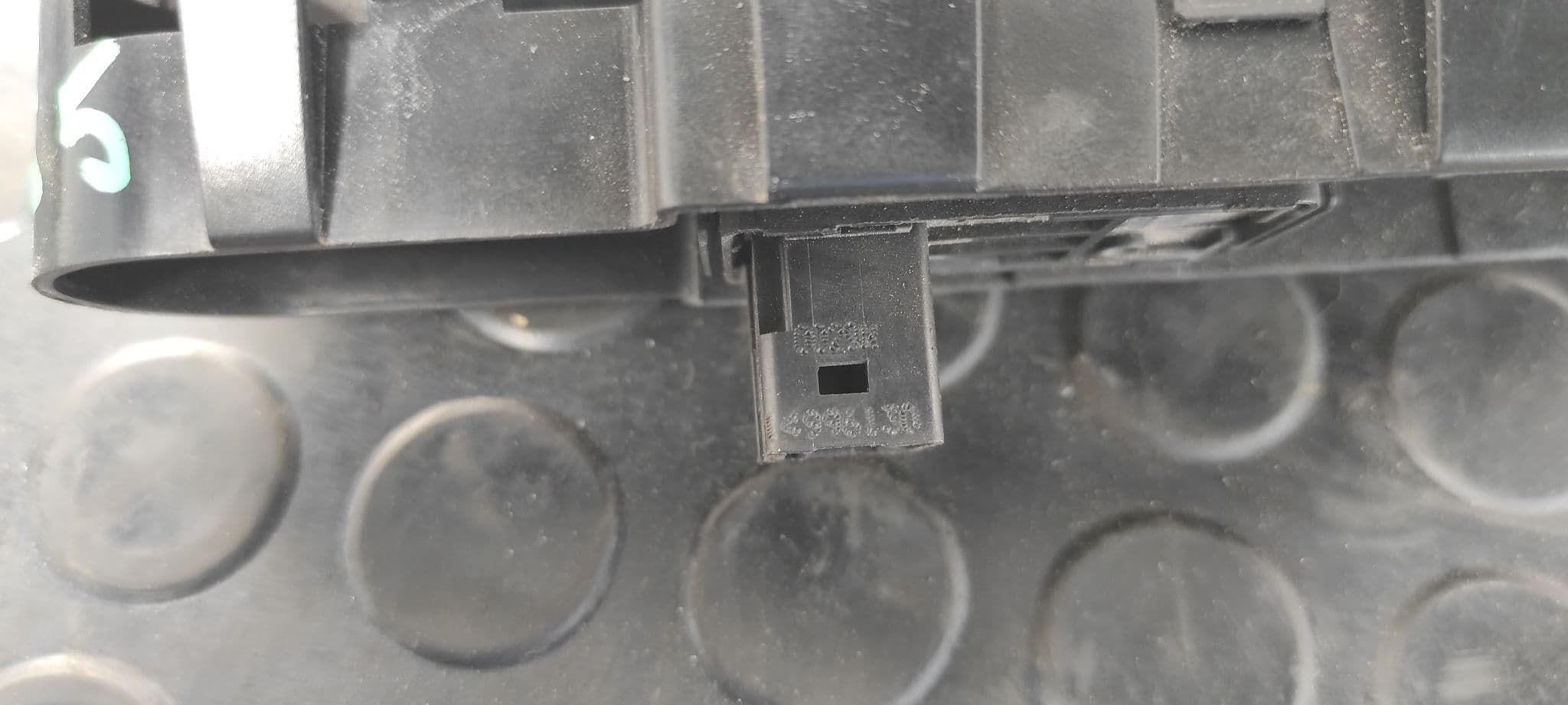 Recambio de MANDO ELEVALUNAS DELANTERO DERECHO para CITROEN JUMPY HDi 90 27 L1H1 Furgón referencia OEM IAM 4996130   - ROJO 3