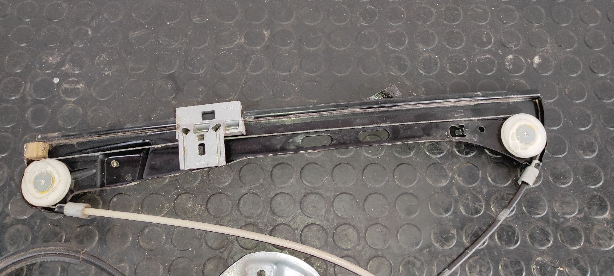 Recambio de ELEVALUNAS DELANTERO DERECHO para MERCEDES-BENZ CLASE C (W203) BERLINA 2.2 CDI CAT OM611962 referencia OEM IAM A2037202446   - GRIS 6