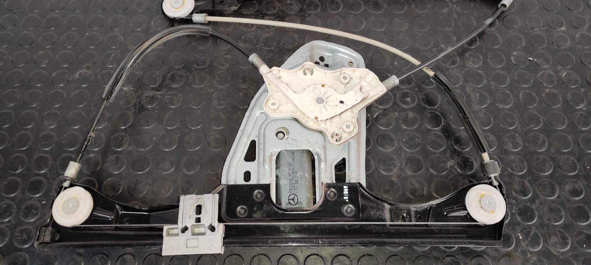 Recambio de ELEVALUNAS DELANTERO DERECHO para MERCEDES-BENZ CLASE C (W203) BERLINA 2.2 CDI CAT OM611962 referencia OEM IAM A2037202446   - GRIS 7