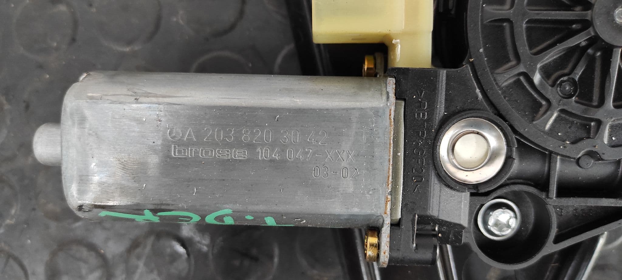 Recambio de ELEVALUNAS TRASERO DERECHO para MERCEDES-BENZ CLASE C (W203) BERLINA 2.2 CDI CAT OM611962 referencia OEM IAM A2038203042   - GRIS 2