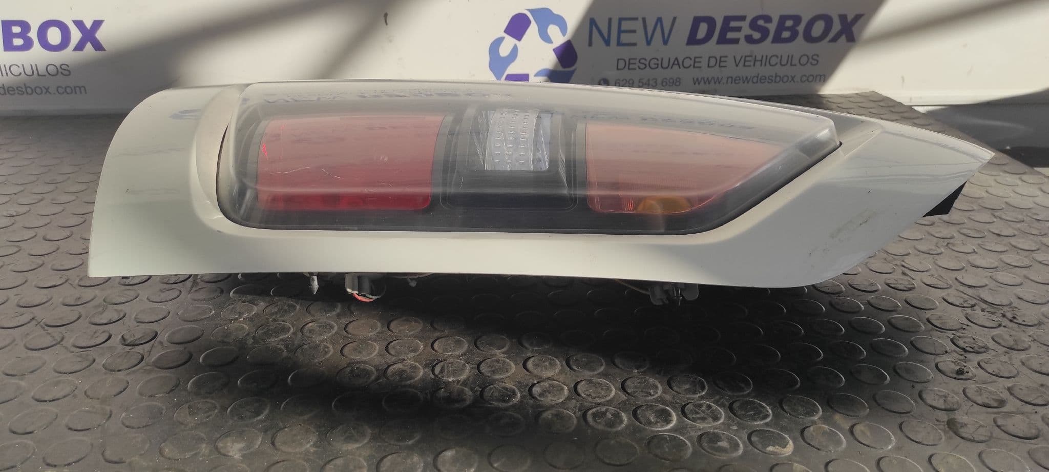Recambio de PILOTO TRASERO DERECHO para KIA SOUL D4FB referencia OEM IAM 924022K0   - BLANCO 2
