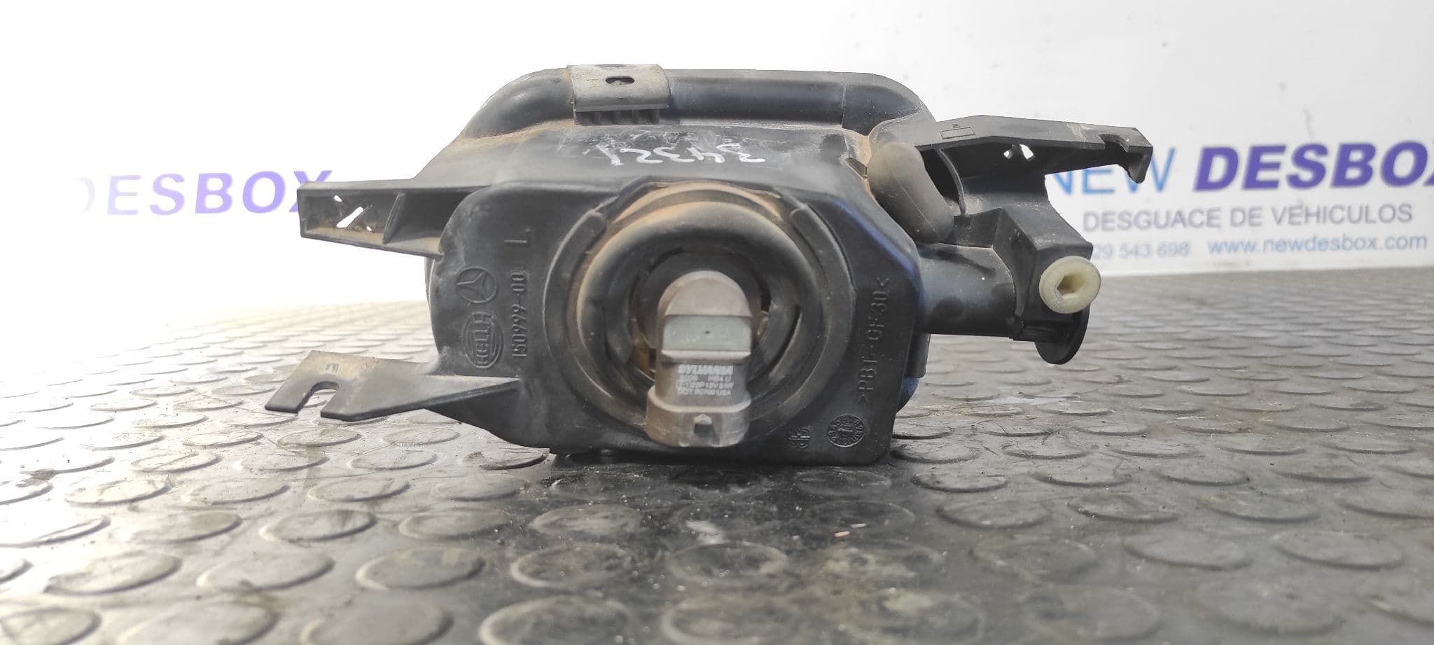 Recambio de FARO ANTINIEBLA IZQUIERDO para MERCEDES-BENZ CLASE C (W203) BERLINA 2.0 Compresor CAT 111955 referencia OEM IAM 15099900   - PLATA 7