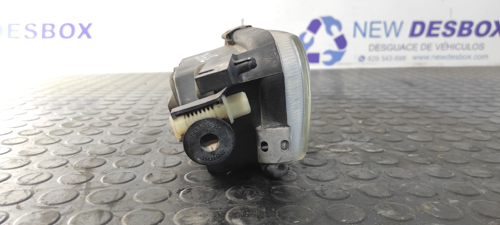 Recambio de FARO ANTINIEBLA IZQUIERDO para MERCEDES-BENZ CLASE C (W203) BERLINA 2.0 Compresor CAT 111955 referencia OEM IAM 15099900   - PLATA 5