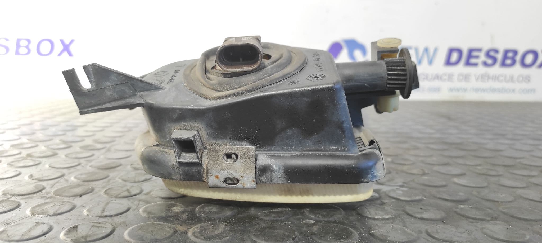 Recambio de FARO ANTINIEBLA IZQUIERDO para MERCEDES-BENZ CLASE C (W203) BERLINA 2.0 Compresor CAT 111955 referencia OEM IAM 15099900   - PLATA 6
