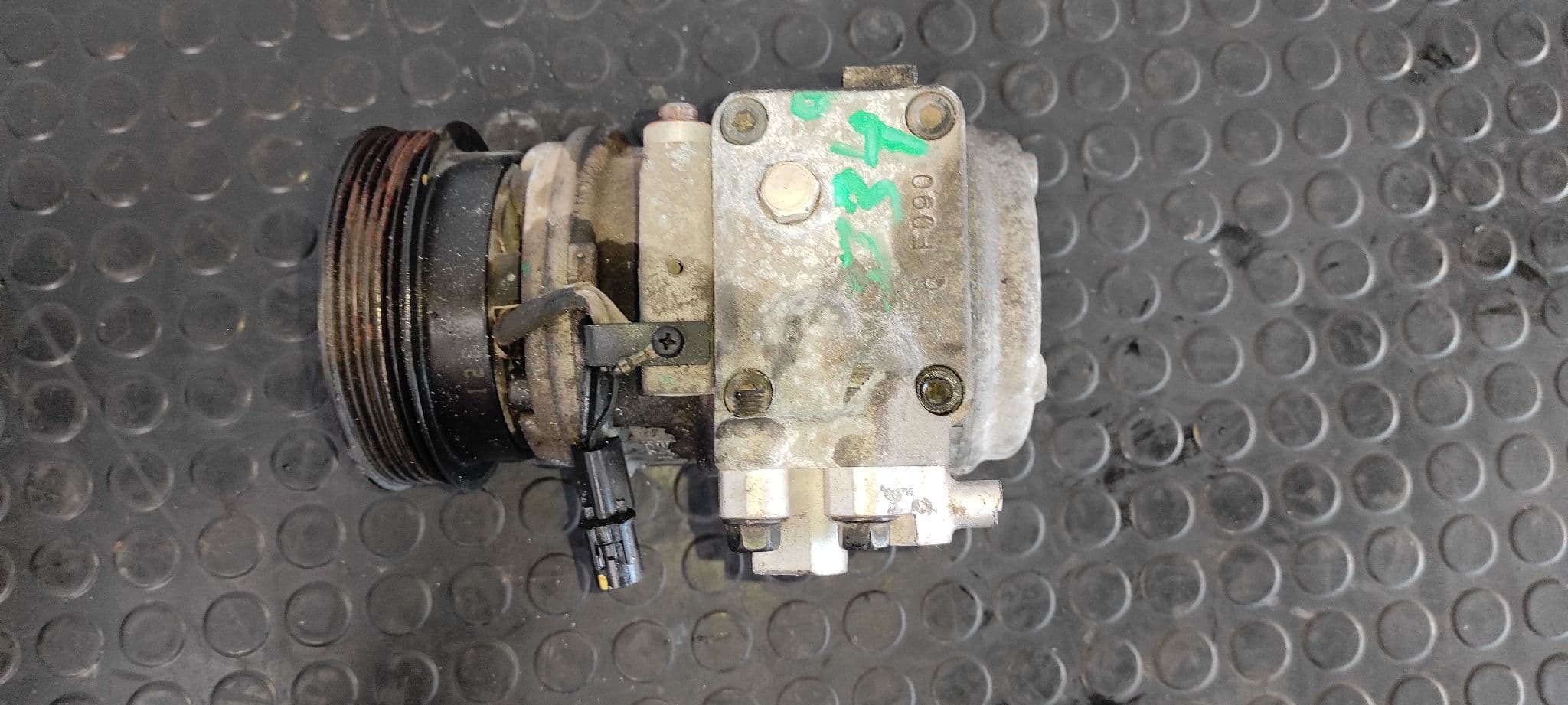 Recambio de COMPRESOR AIRE ACONDICIONADO para HYUNDAI TUCSON (JM) D4EA referencia OEM IAM 162502920J   - AZUL 4