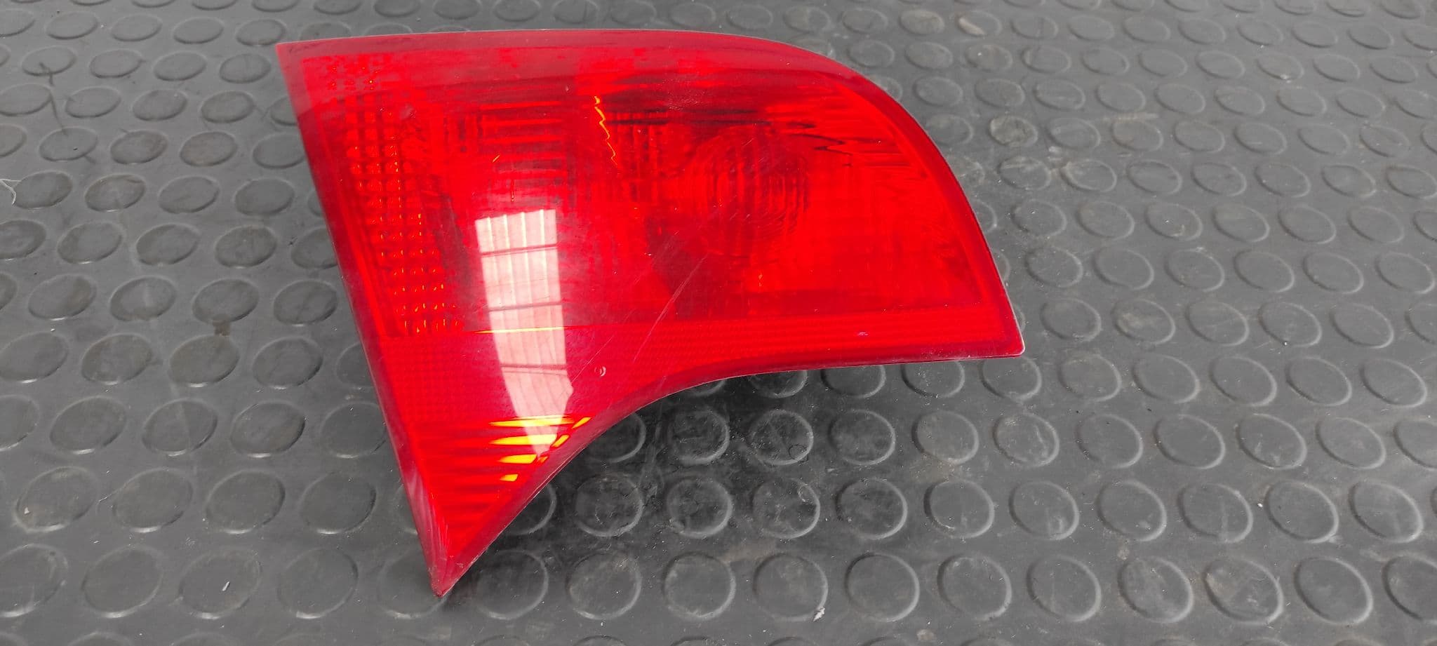 Recambio de PILOTO PORTON IZQUIERDO para AUDI A4 AVANT (8E) 2.0 TDI Quattro (DPF) BRE referencia OEM IAM    - BLANCO