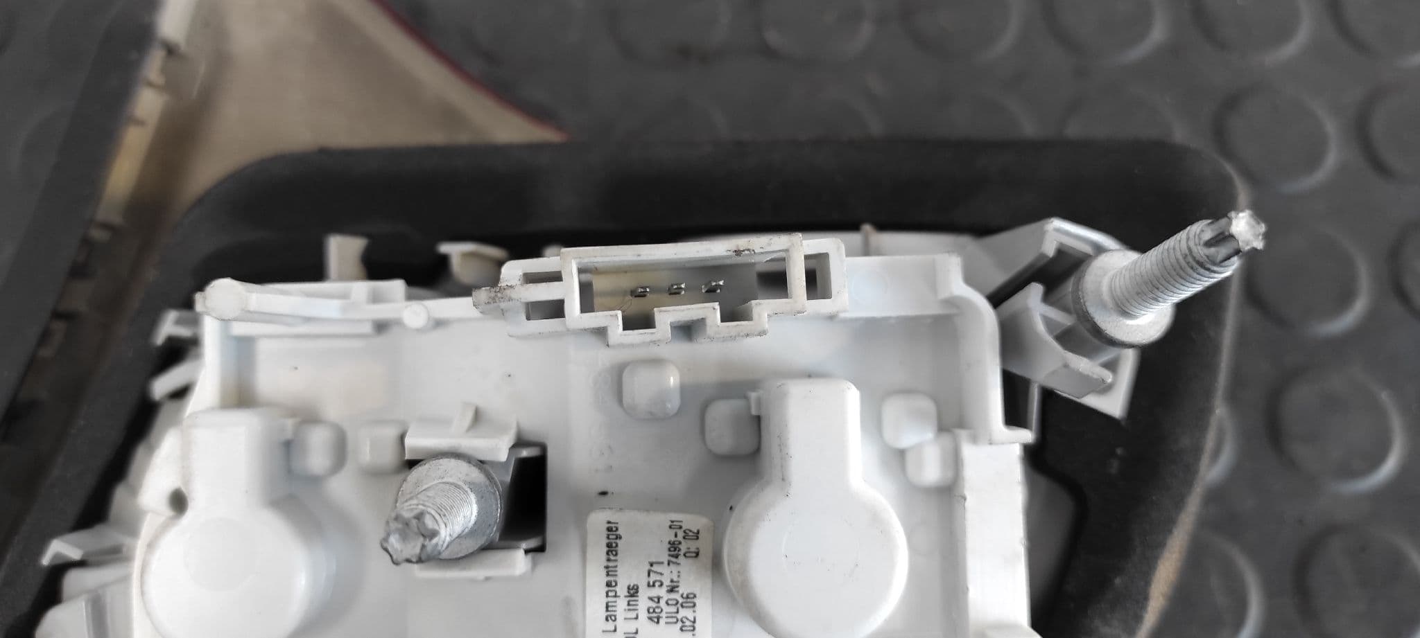 Recambio de PILOTO PORTON IZQUIERDO para AUDI A4 AVANT (8E) 2.0 TDI Quattro (DPF) BRE referencia OEM IAM    - BLANCO 4