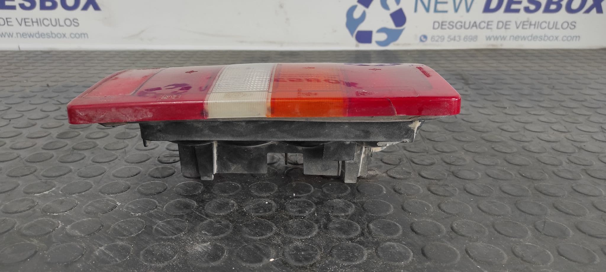 Recambio de PILOTO TRASERO IZQUIERDO para RENAULT TRAFIC (DESDE 5.89) 2.5 Diesel S8U750 referencia OEM IAM SEIMA 20860   - BLANCO 2