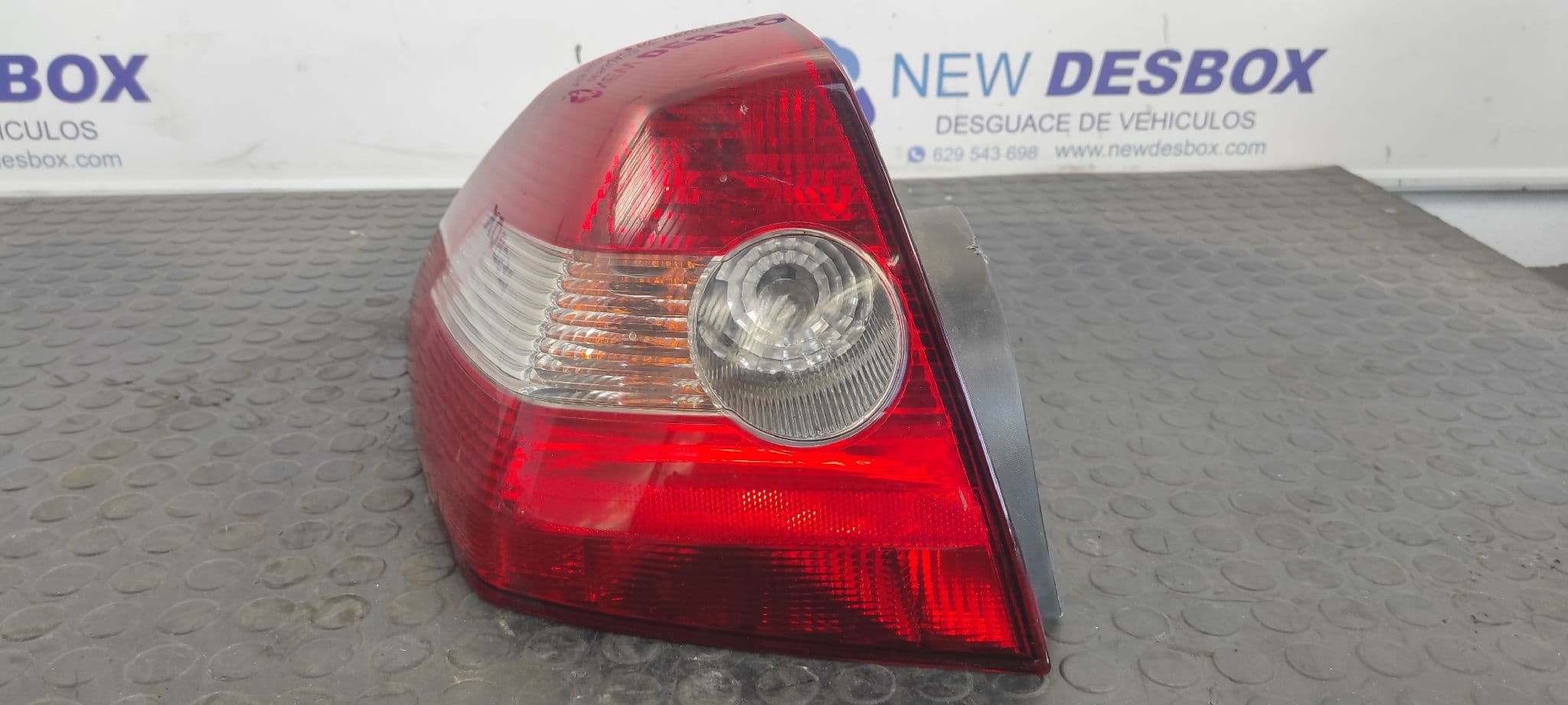 Recambio de PILOTO TRASERO IZQUIERDO para RENAULT MEGANE II BERLINA 3P Confort Expression K9KD7 referencia OEM IAM    - BLANCO 3