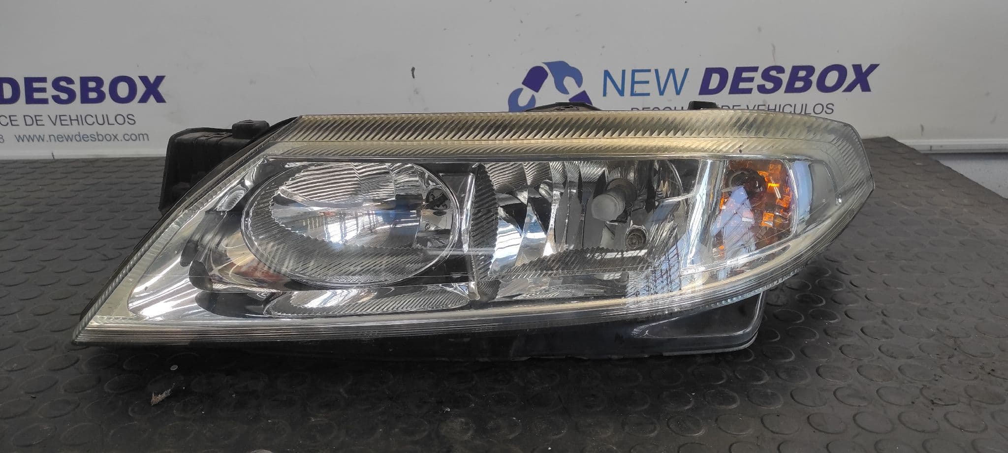 Recambio de FARO IZQUIERDO para RENAULT LAGUNA II (BG0) referencia OEM IAM 8200002845