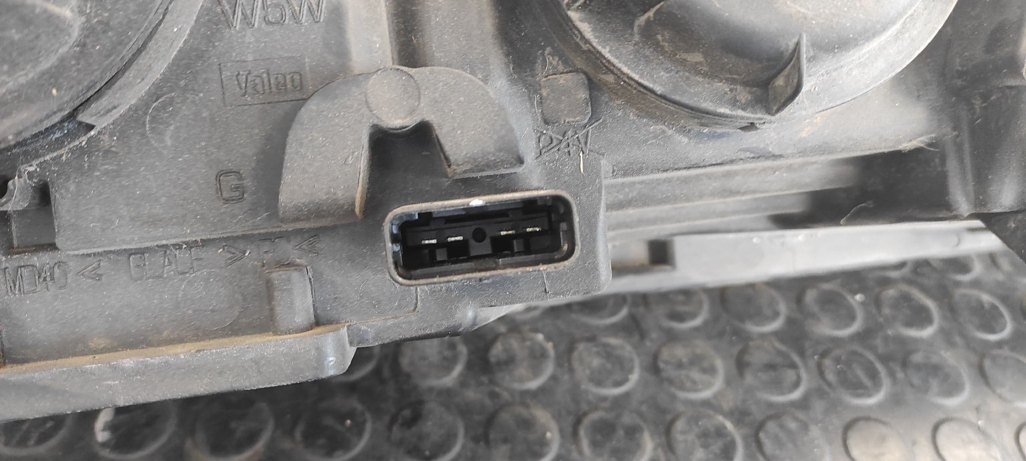 Recambio de FARO IZQUIERDO para RENAULT LAGUNA II (BG0) referencia OEM IAM 8200002845 2