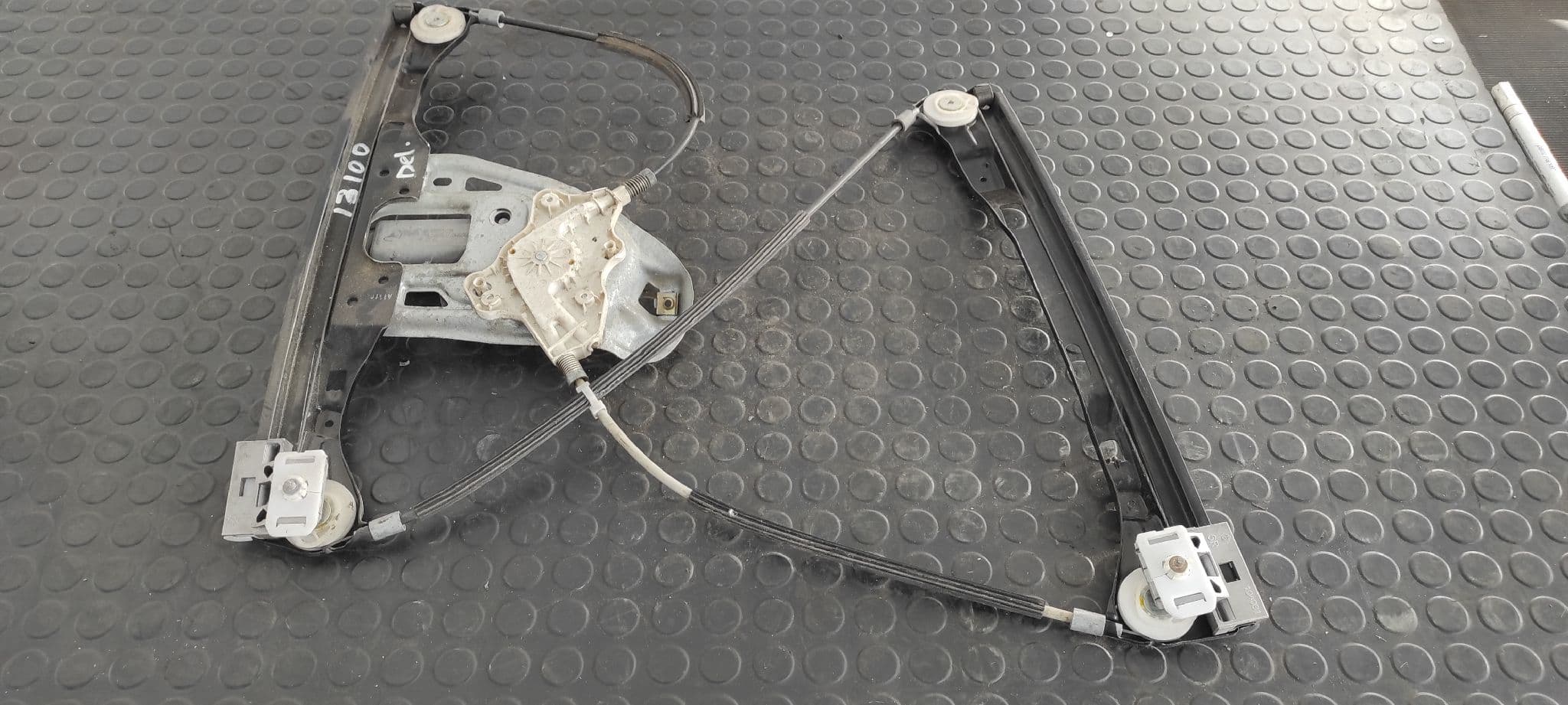 Recambio de ELEVALUNAS DELANTERO DERECHO para MERCEDES-BENZ CLASE C (W203) SPORTCOUPE C 220 CDI Indianapolis (203.706) OM611962 referencia OEM IAM A2037202646   - NEGRO