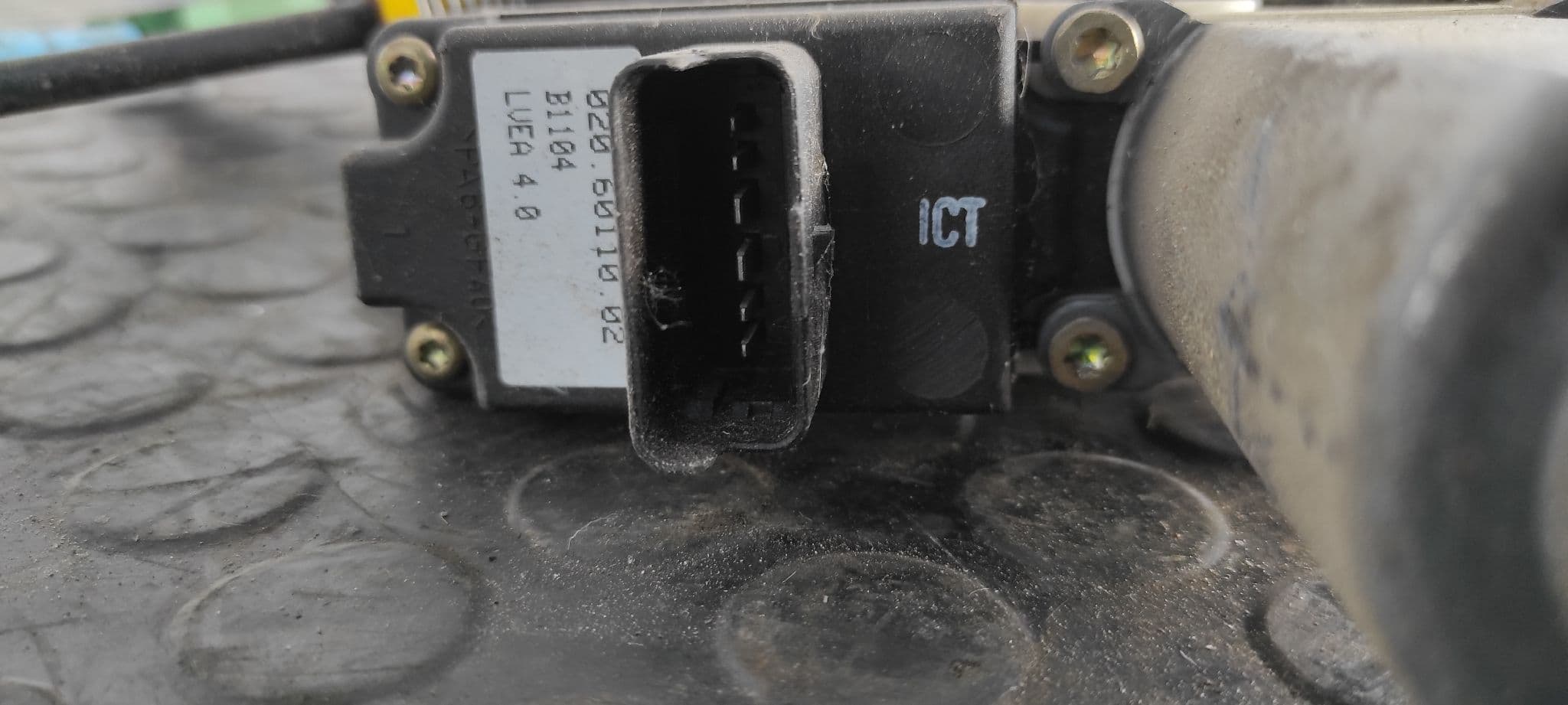 Recambio de ELEVALUNAS DELANTERO DERECHO para CITROEN C2 KFVTU3JP referencia OEM IAM 96119604   - NEGRO 3