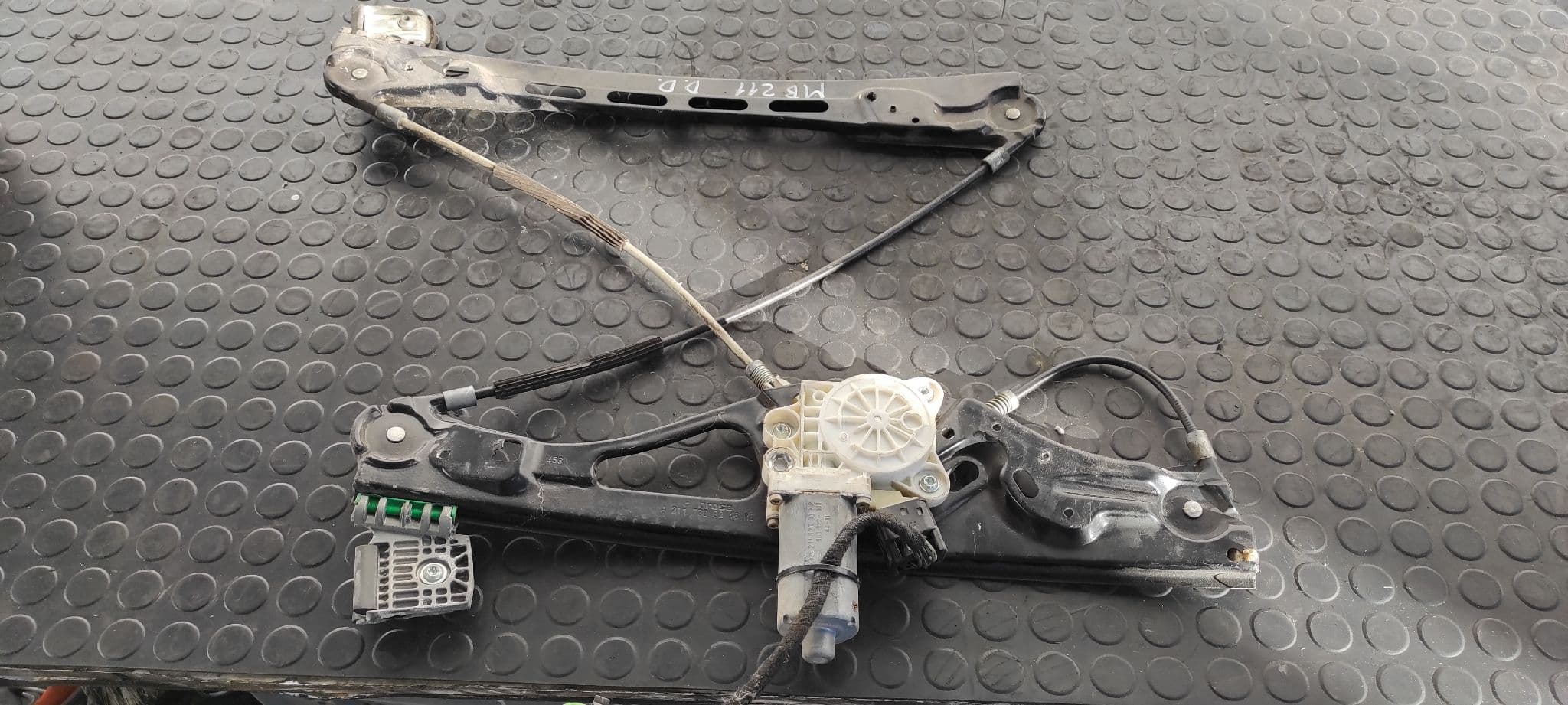Recambio de ELEVALUNAS DELANTERO DERECHO para MERCEDES-BENZ CLASE E (W211) referencia OEM IAM A2117200246