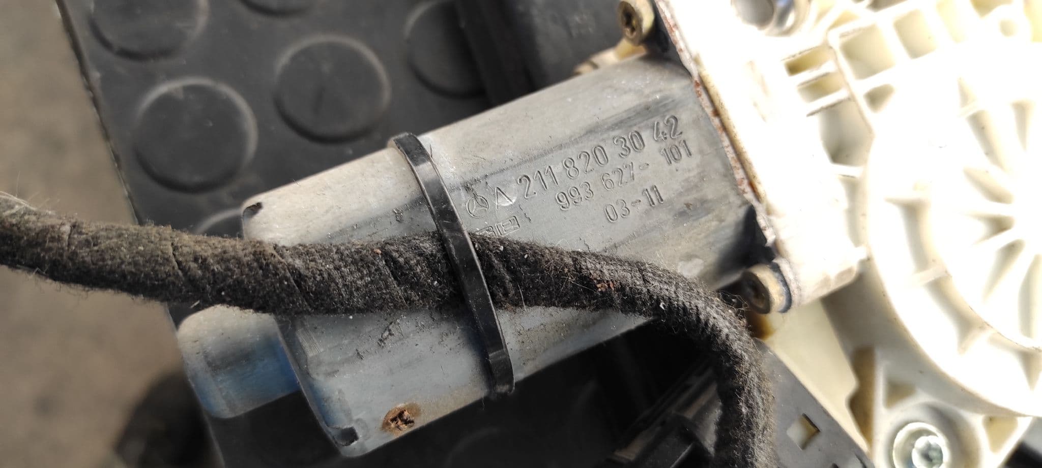 Recambio de ELEVALUNAS DELANTERO DERECHO para MERCEDES-BENZ CLASE E (W211) referencia OEM IAM A2117200246 3