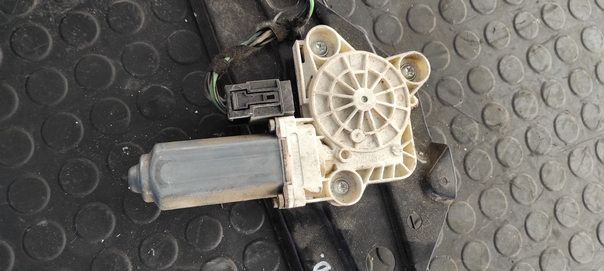 Recambio de ELEVALUNAS TRASERO DERECHO para MERCEDES CLASE E (W211) referencia OEM IAM A2117300246 3