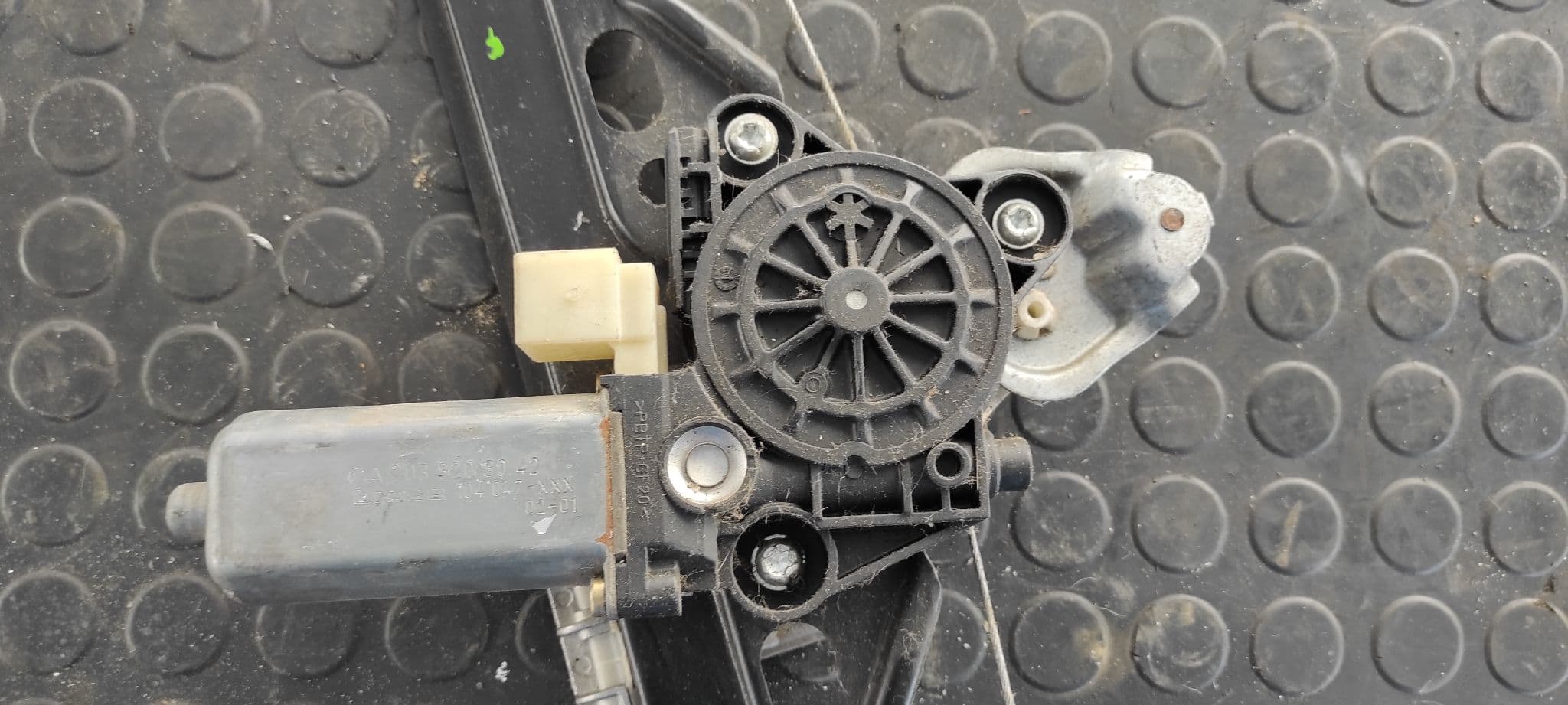 Recambio de ELEVALUNAS TRASERO DERECHO para MERCEDES-BENZ CLASE E (W211) BERLINA 3.2 CDI CAT 648961 referencia OEM IAM A2038203042   - NEGRO 2