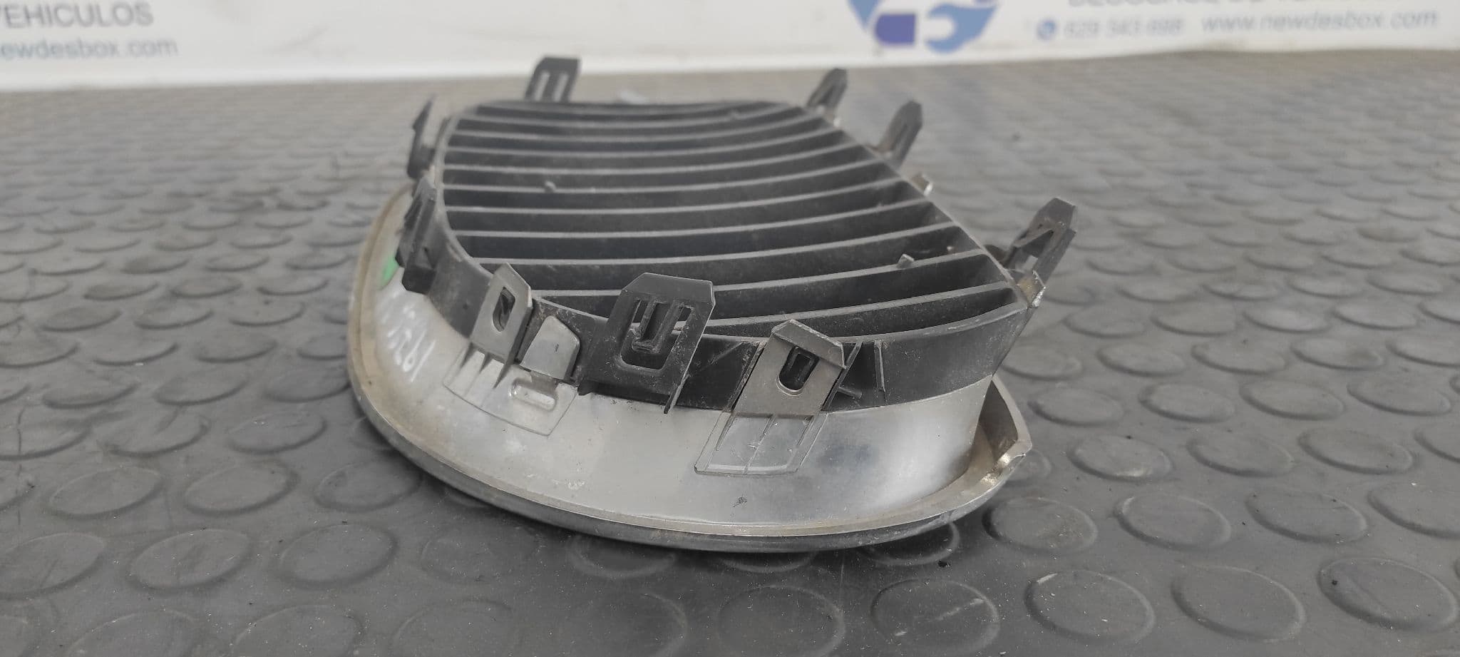 Recambio de REJILLA PARAGOLPES DERECHA para BMW SERIE 5 BERLINA (E60) 530d N57306D2 referencia OEM IAM 51137065702   - GRIS 7
