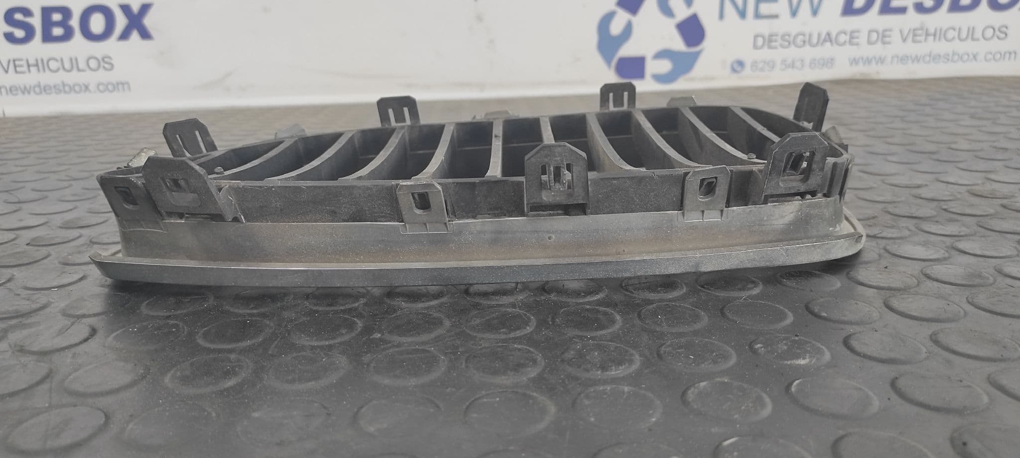 Recambio de REJILLA PARAGOLPES DERECHA para BMW SERIE 5 BERLINA (E60) 530d N57306D2 referencia OEM IAM 51137065702   - GRIS 3