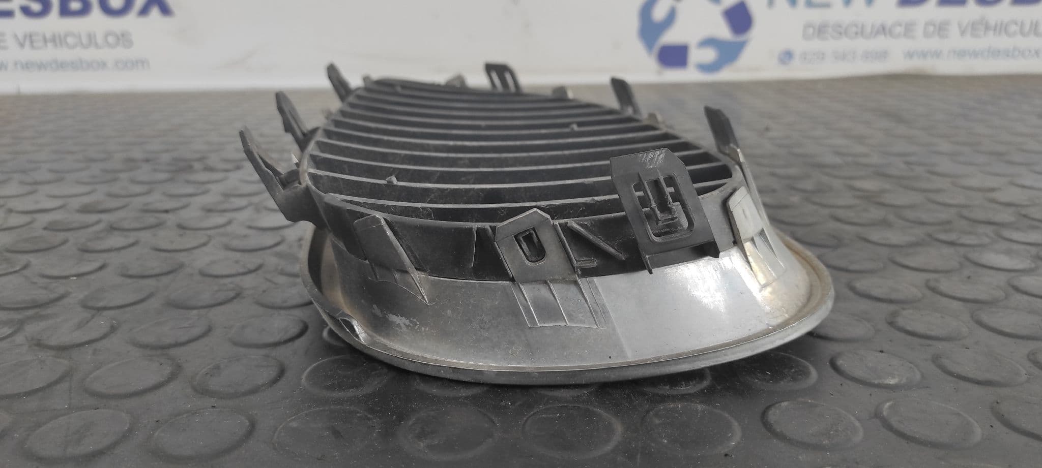 Recambio de REJILLA PARAGOLPES DERECHA para BMW SERIE 5 BERLINA (E60) 530d N57306D2 referencia OEM IAM 51137065702   - GRIS 5
