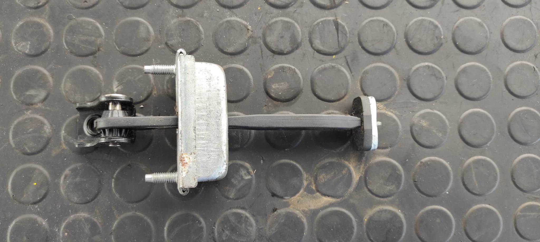 Recambio de RETENEDOR PUERTA DERECHA para FORD FOCUS BERLINA (CAP) Trend G8DA referencia OEM IAM 294AVD4E   - GRIS