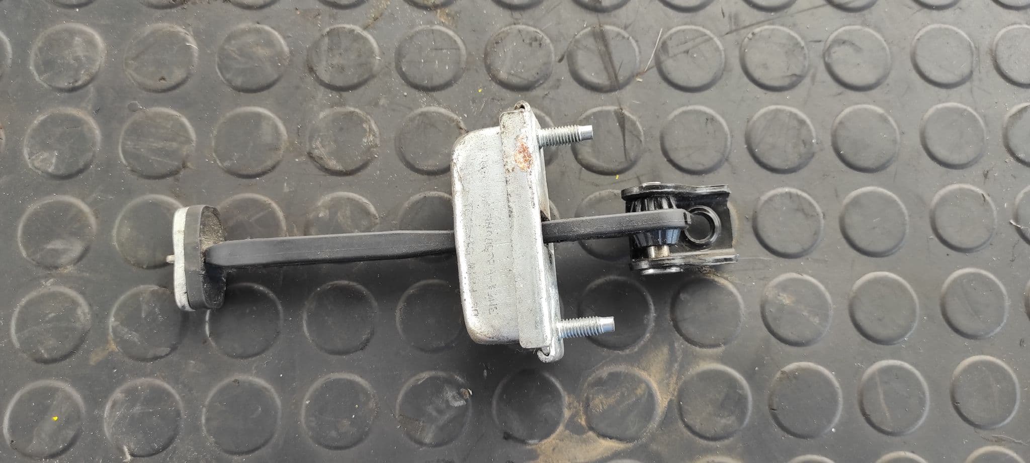 Recambio de RETENEDOR PUERTA DERECHA para FORD FOCUS BERLINA (CAP) Trend G8DA referencia OEM IAM 294AVD4E   - GRIS 4